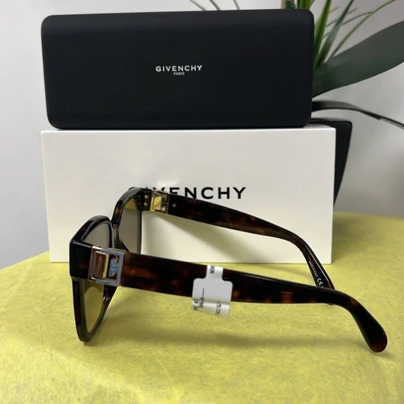 NWT!! Authentic GIVENCHY woman’s HAVANA BROWN GRADIENT sunglasses.